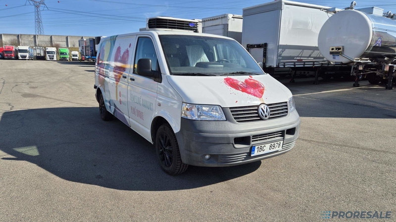 VOLKSWAGEN TRANSPORTER 2.5 TDi - nová mrazírenská vestavba + CARRIER XARIOS 230/12 V - vadný motor